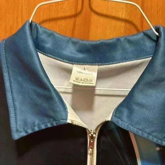 Zip down polo size large - Picture 4 of 6